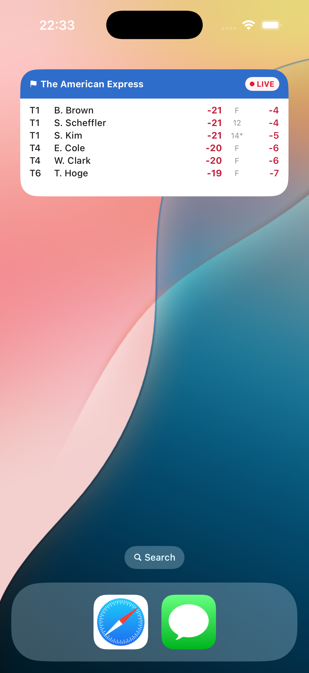 Golf Pulse Lock Screen live activity showing tournament leaders